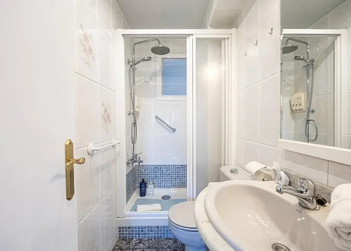 Apartment 2 Bdr Apt In Cornella 5 Mins Form The Metro *