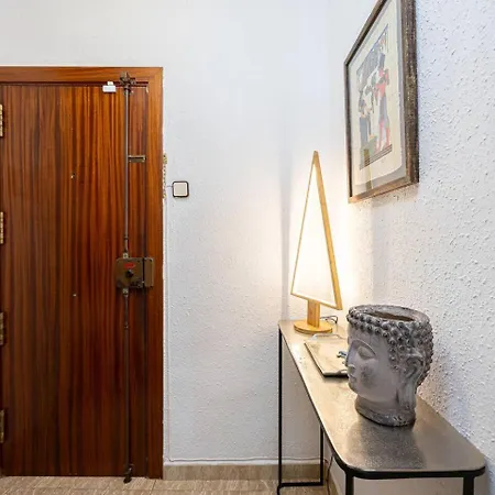 2 Bdr Apt In Cornella 5 Mins Form The Metro * Cornella de Llobregat