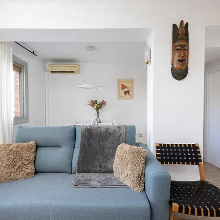 2 Bdr Apt In Cornella 5 Mins Form The Metro Apartment *